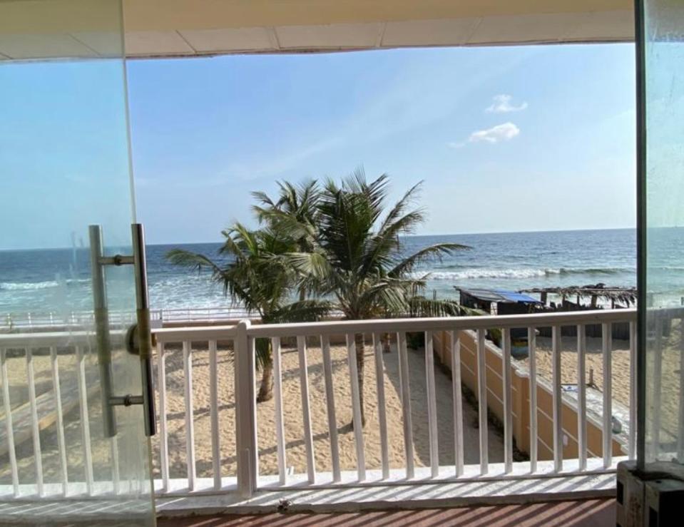Oceanfront Wavecrest Hotel Lekki Exteriör bild