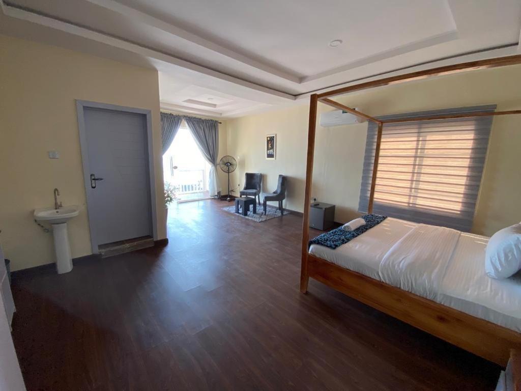 Oceanfront Wavecrest Hotel Lekki Exteriör bild